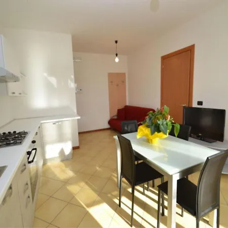 Comfortable Beachfront Apartamento Rosolina Mare