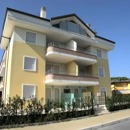 Comfortable Beachfront * Rosolina Mare